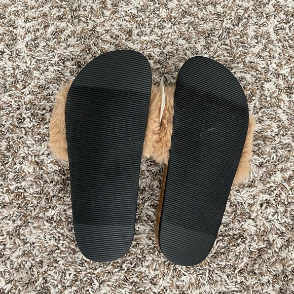 Tan Faux fur sandals - Picture 4 of 5